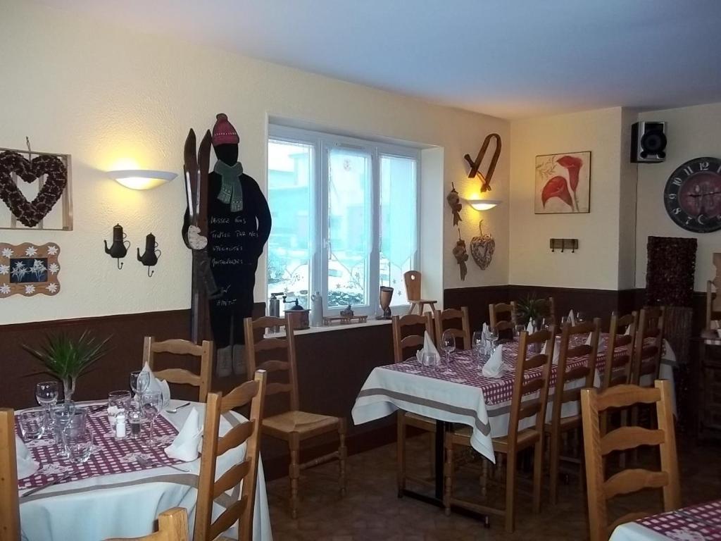 Hotel Restaurant Le Chalet Pierre-Percee Exterior photo